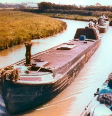 TCO MB BB PASSING BW MB AYNHO OXFORD CANAL