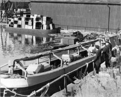 NFS (London Region) narrow boat fitted with fire pumps