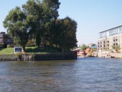 Thames Lock (Corner)