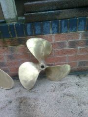 20 x 18 RH propeller