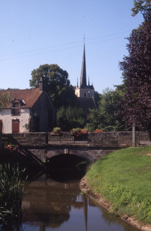 2000 Canal de Briare water supply.jpg