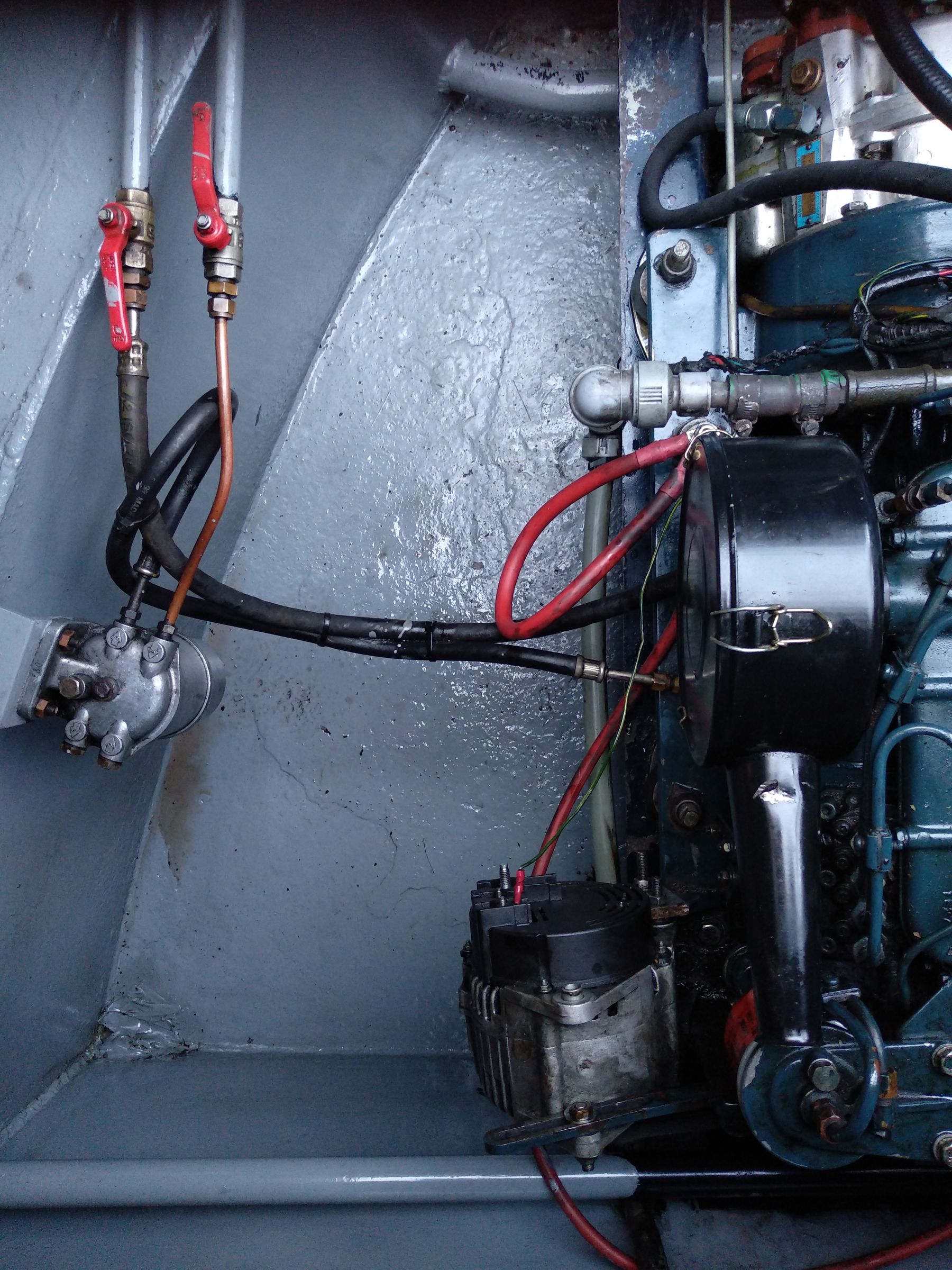 Bleeding the fuel filter of my Beta 38 engine - Boat Building ...