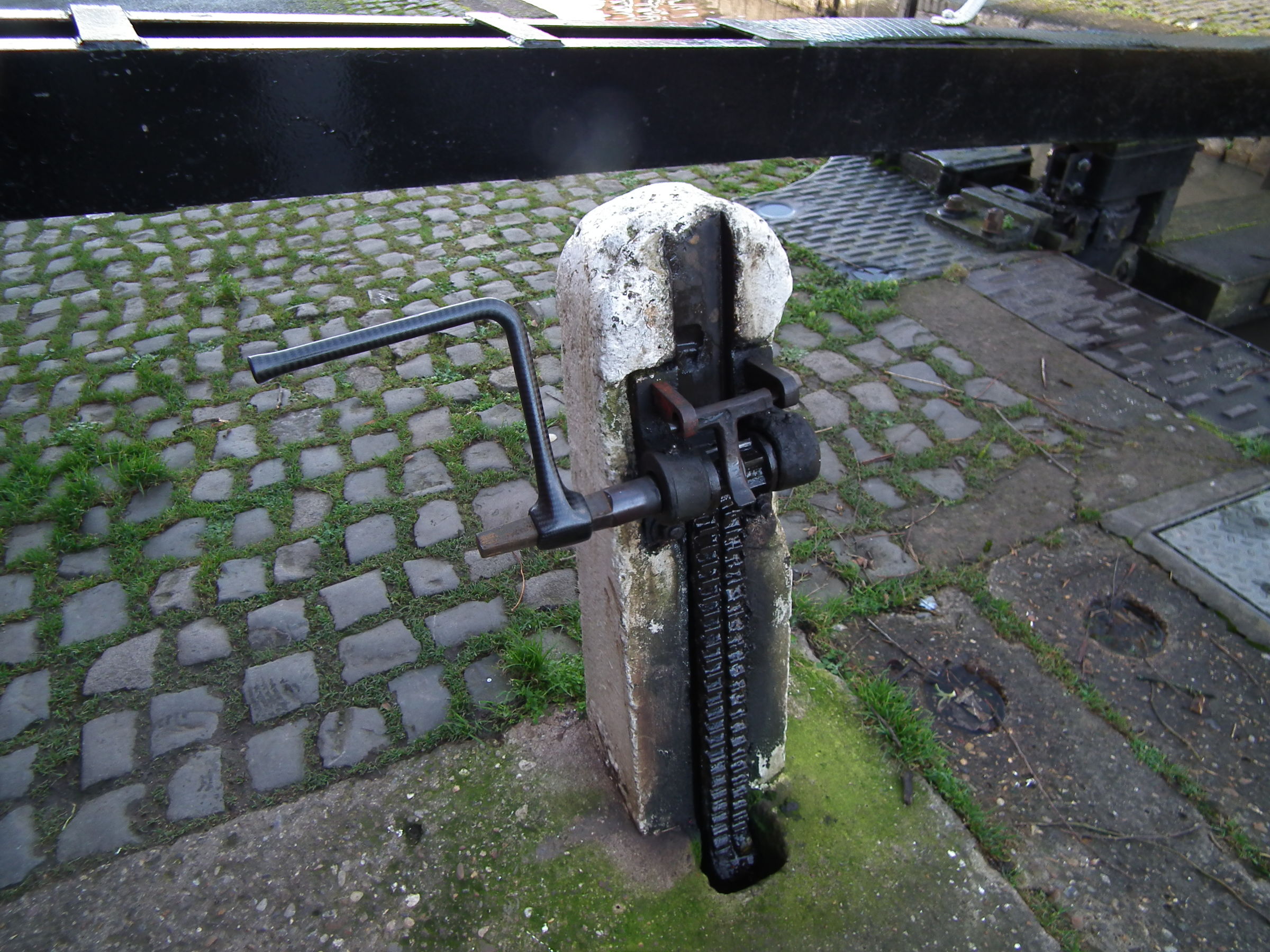 Floating windlass Boat Equipment Canal World