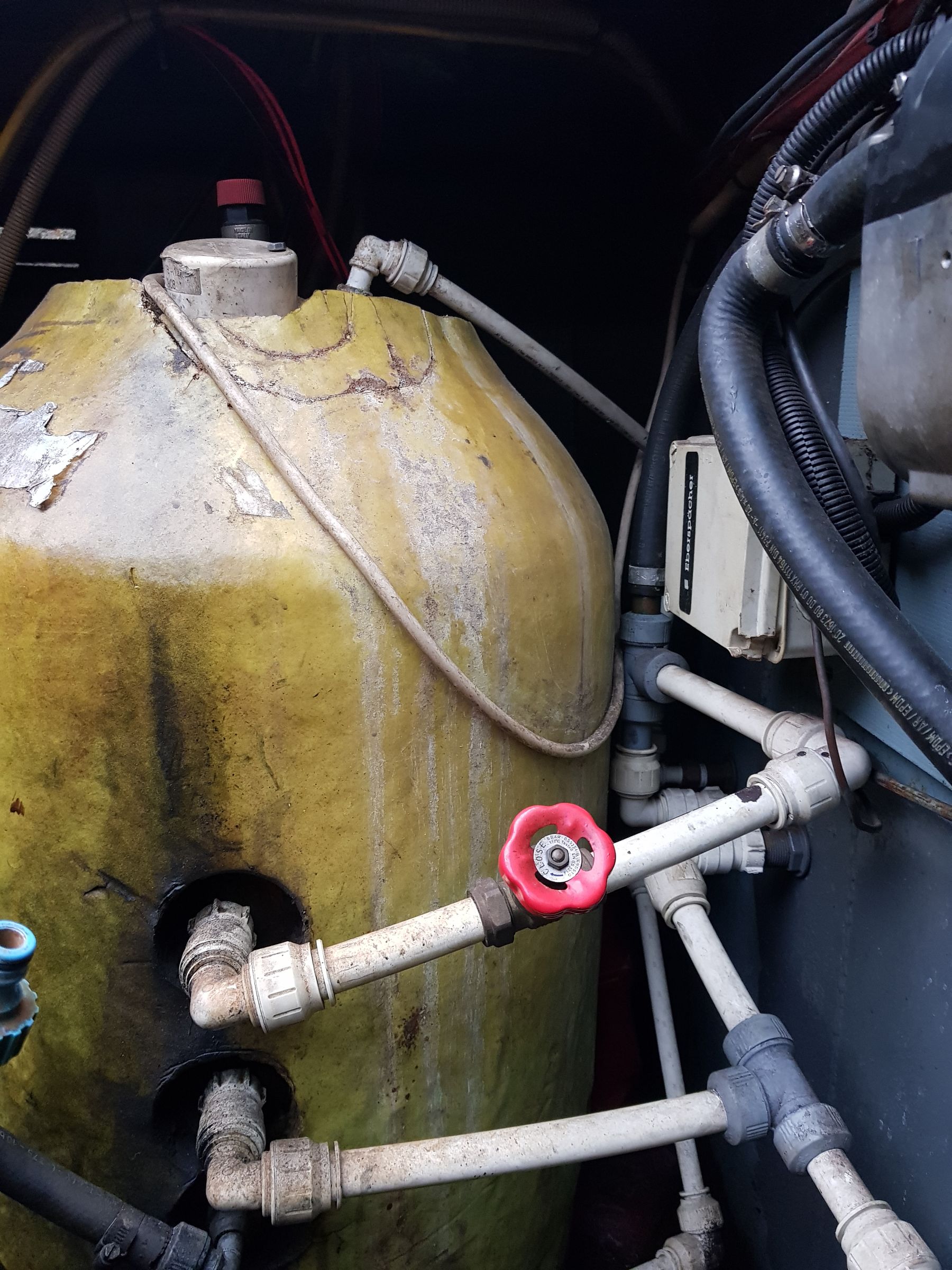 Air locking Boat Building & Maintenance Canal World