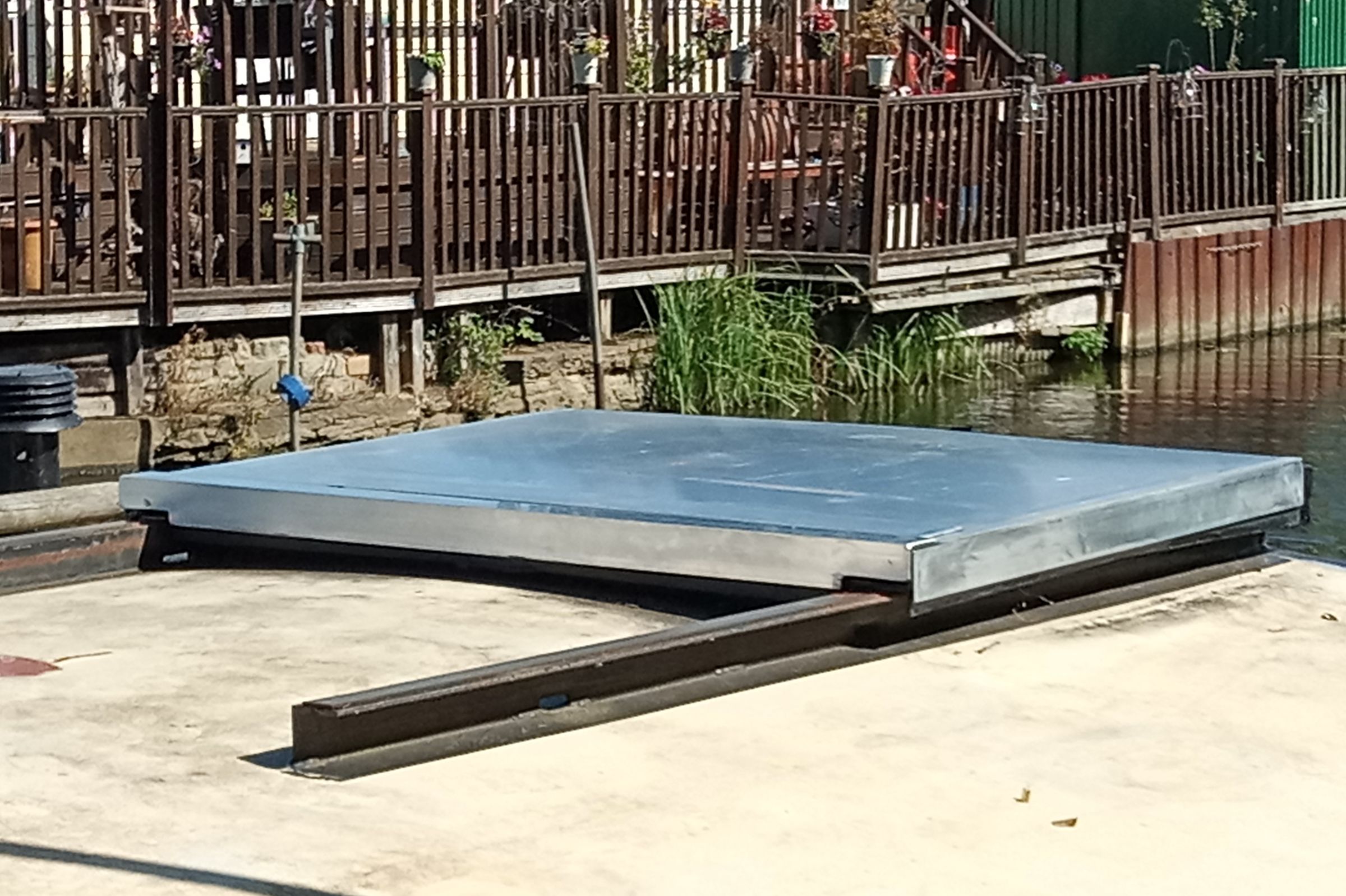Rear Sliding Hatch (Trad Boats) Boat Building & Maintenance Canal World
