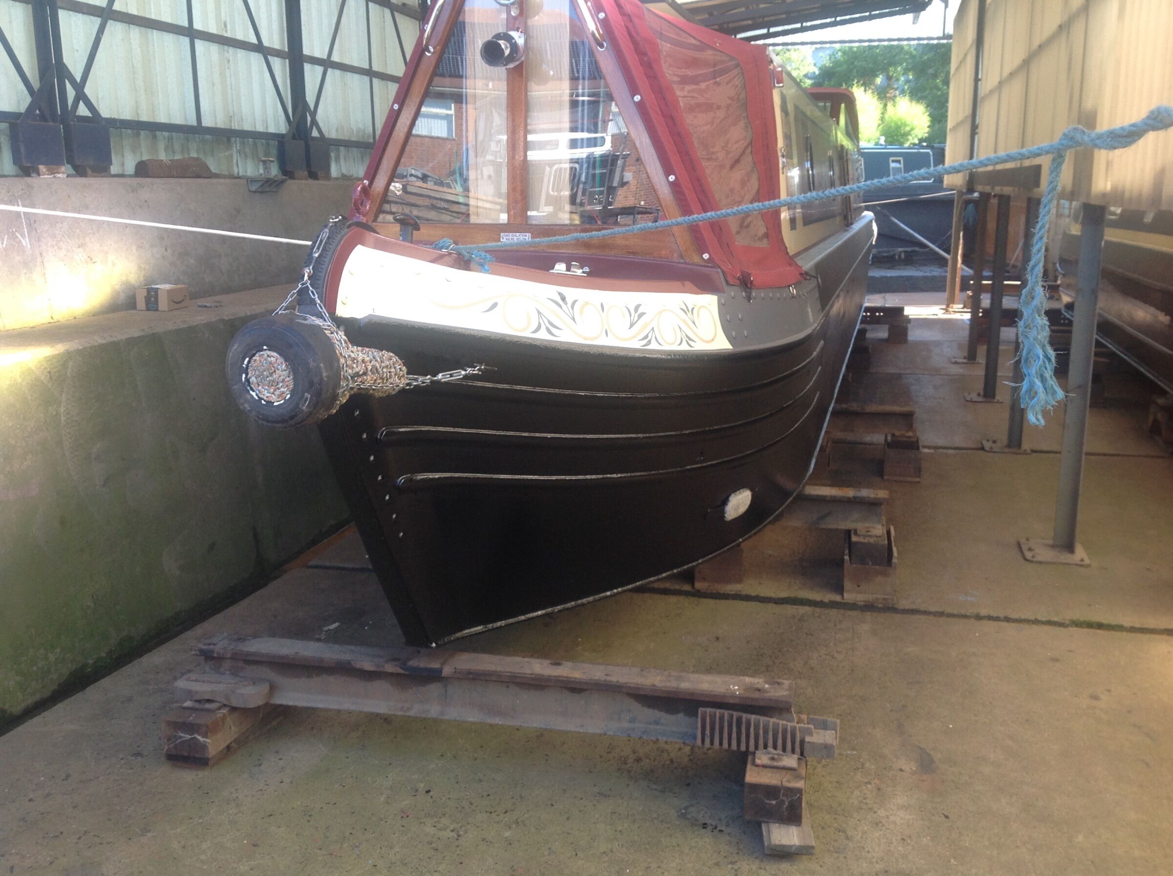 Blacking a 45ft Narrowboat Boat Building & Maintenance Canal World
