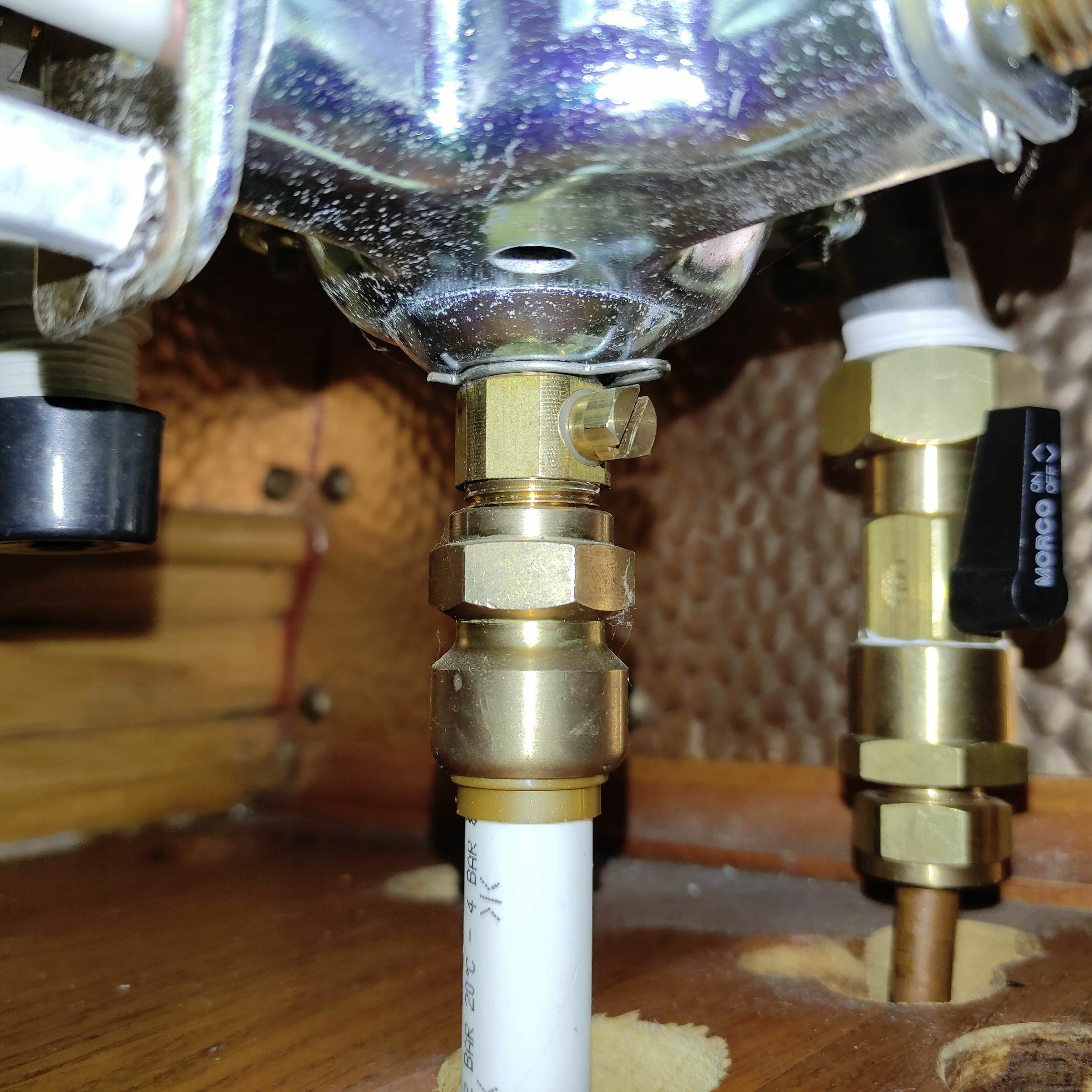Draining a Morco gas water heater - Boat Equipment - Canal World 