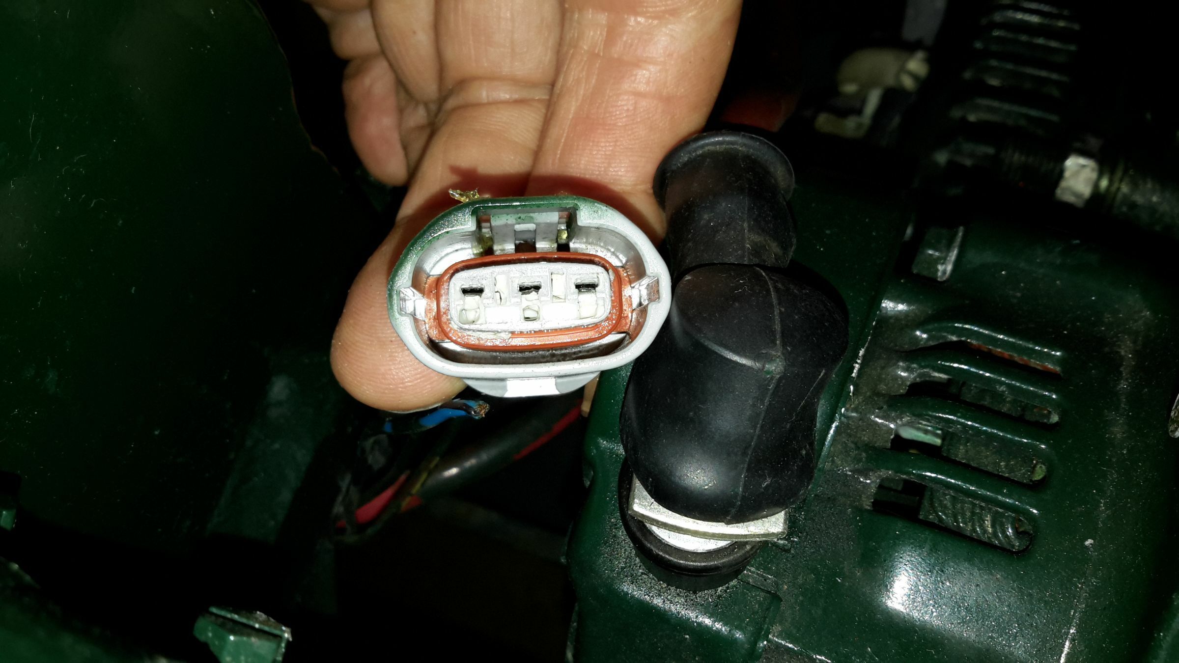 Beta43 Starter Alternator Plug. Boat Building & Maintenance Canal World