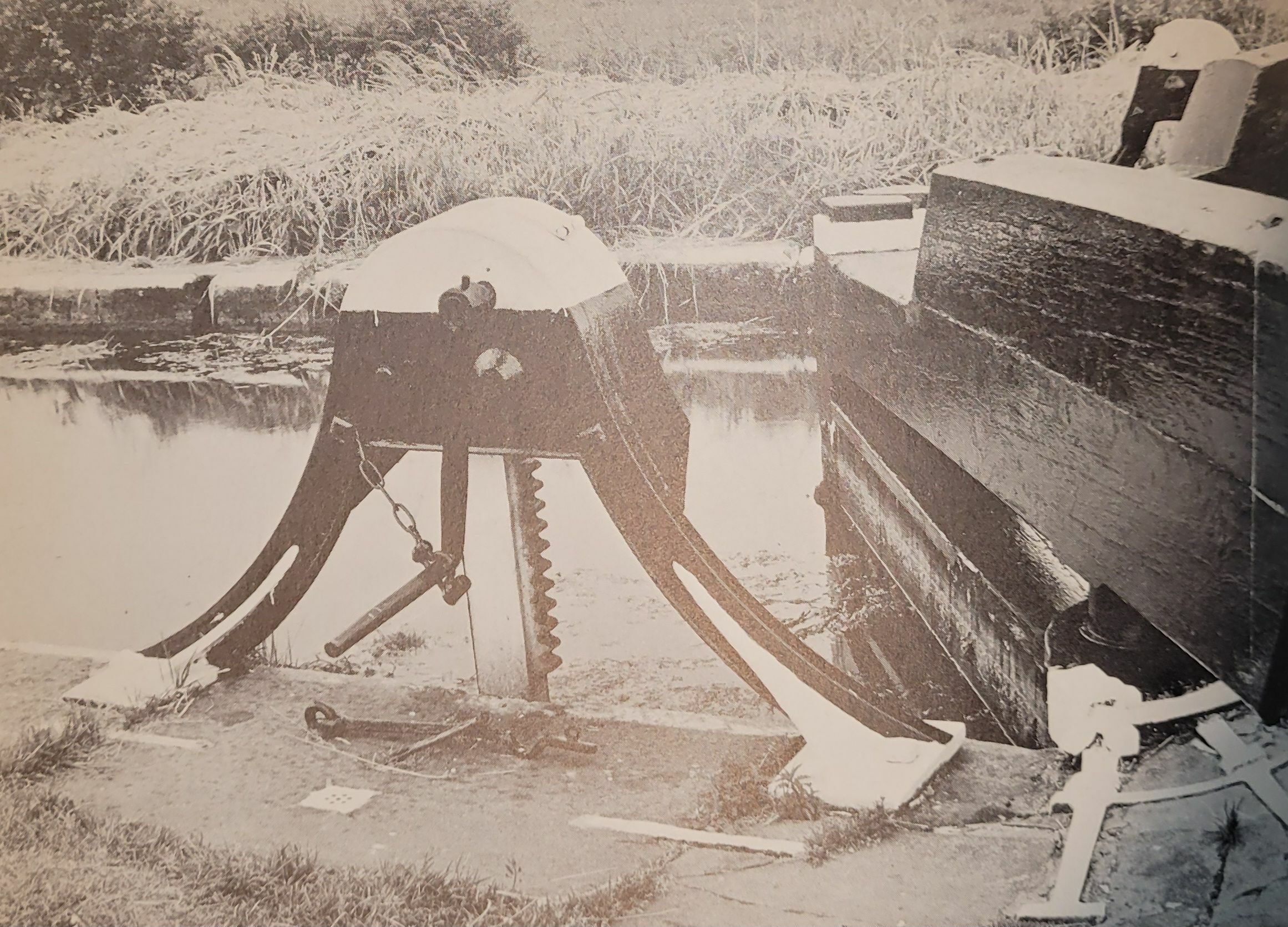 Fixed windlasses and lock keepers History & Heritage Canal World