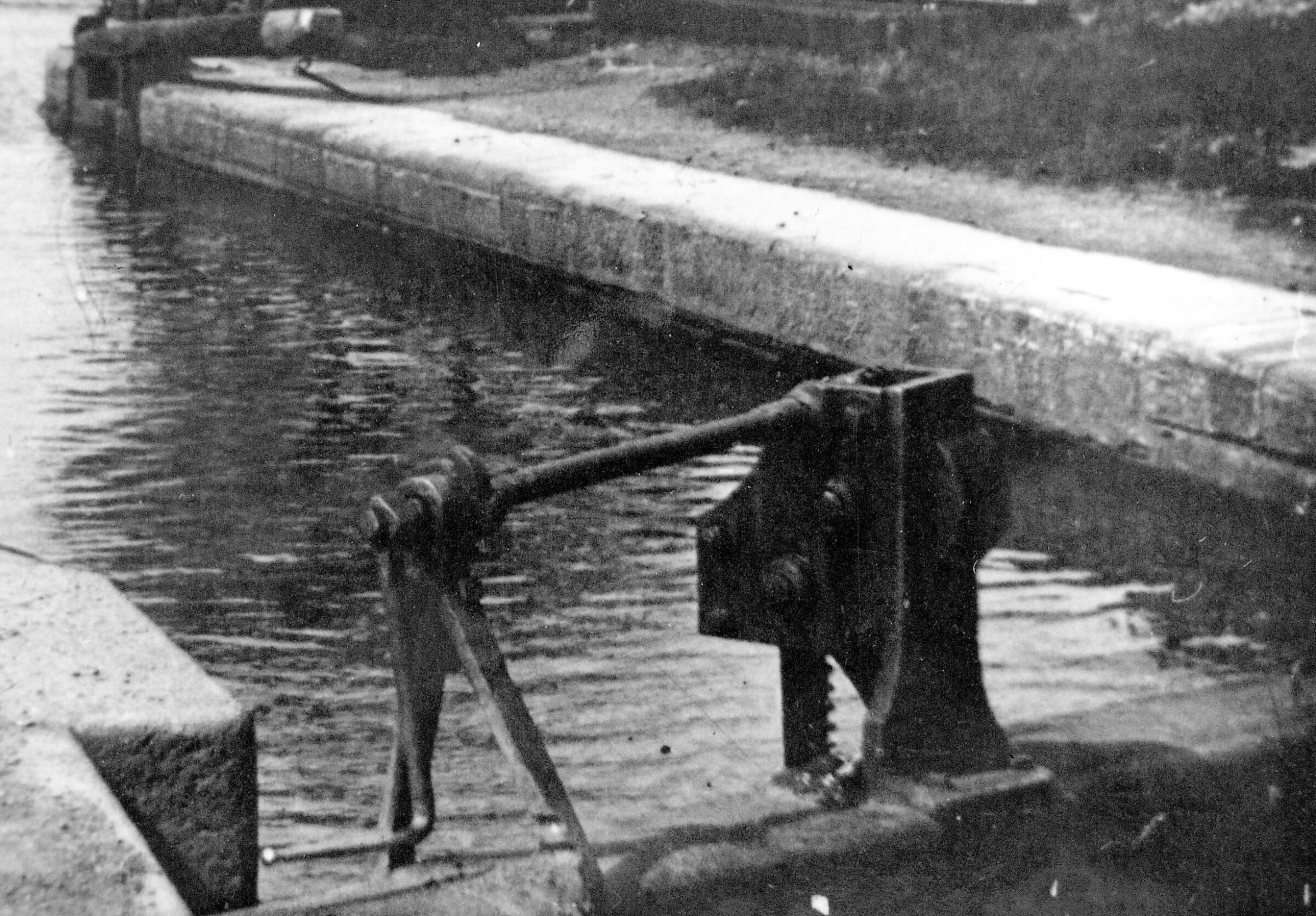 Fixed windlasses and lock keepers History & Heritage Canal World