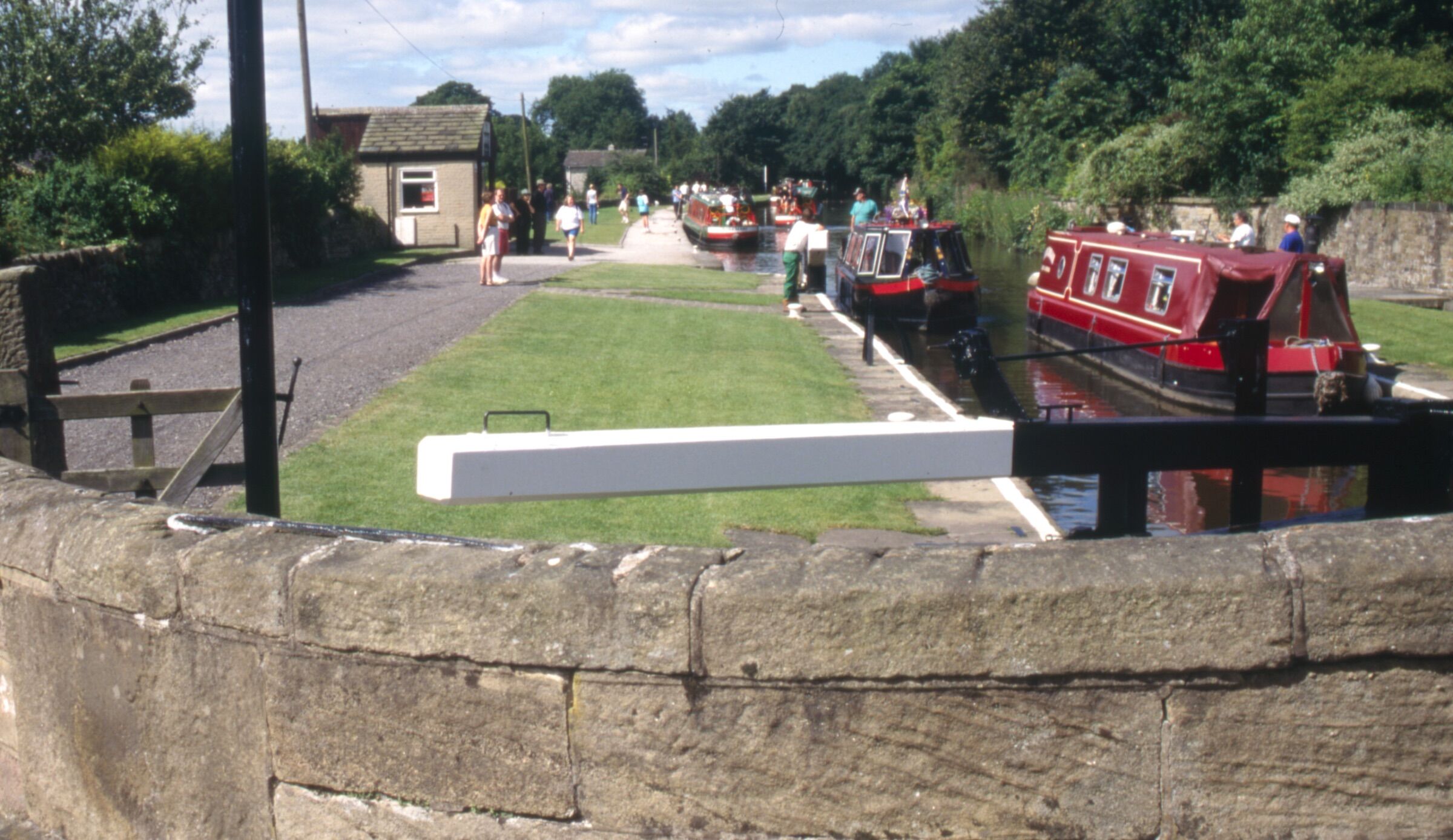 Rubbing posts/strips on the Shroppie Bridges - Page 3 - General Boating ...