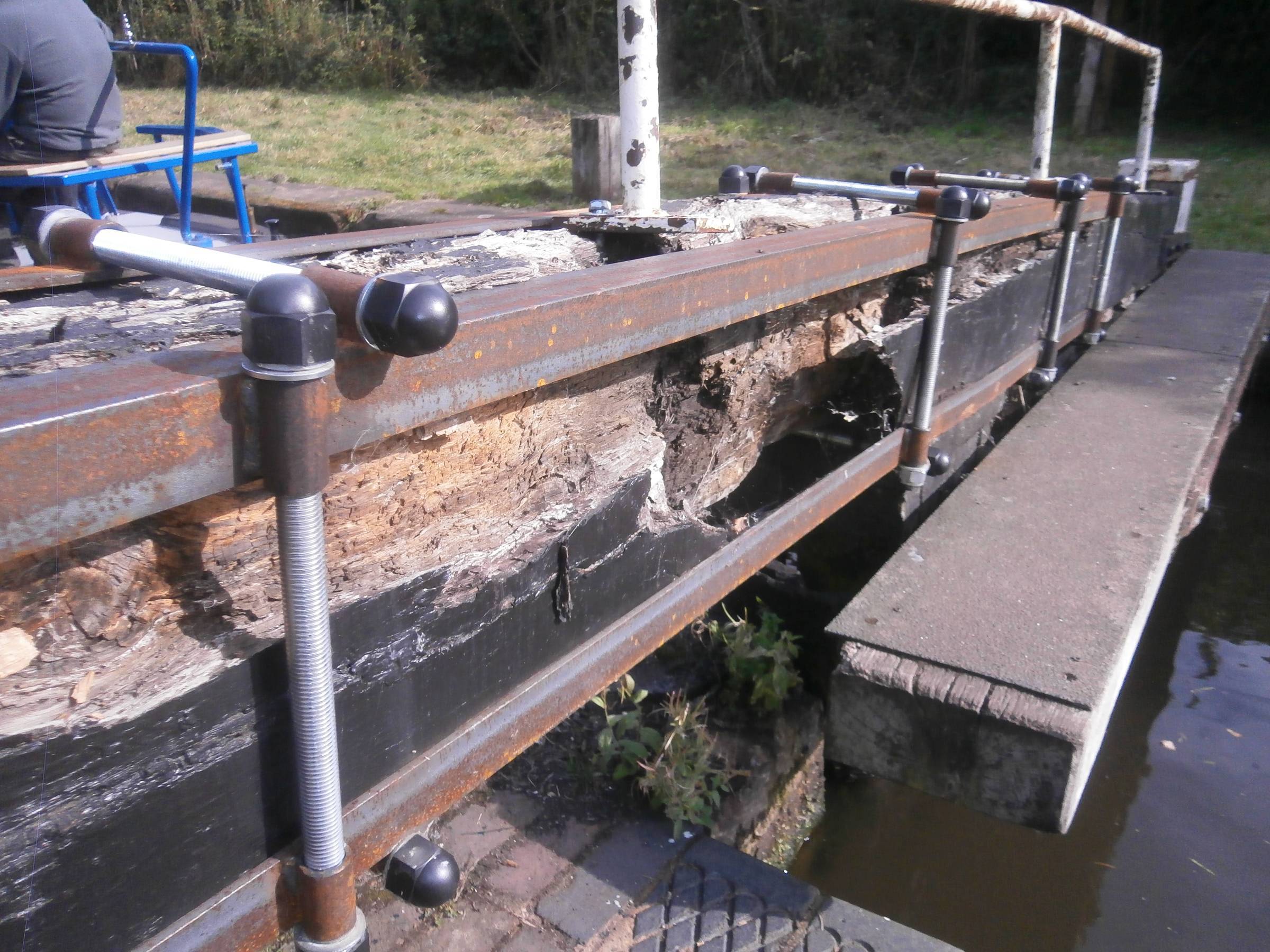 This picture of Colwich lock on the T&M, sums up our experience this ...