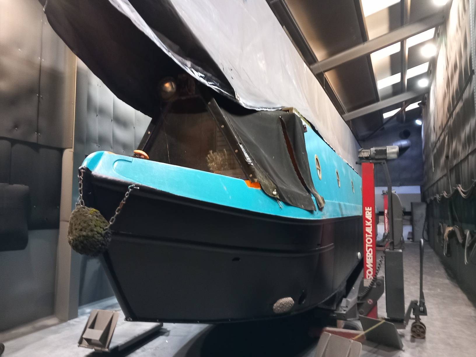 Is the whole of the hull blacked? - New to Boating? - Canal World