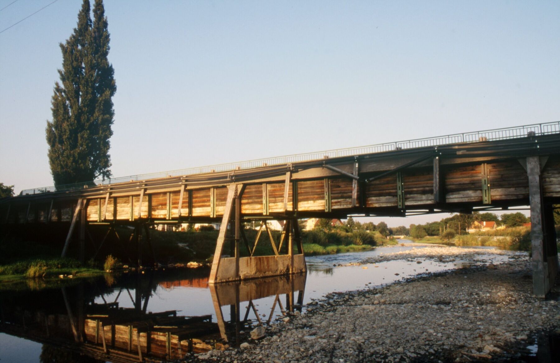 2002 Wiener Neustadt, Schwechat aqueduct 607.jpg