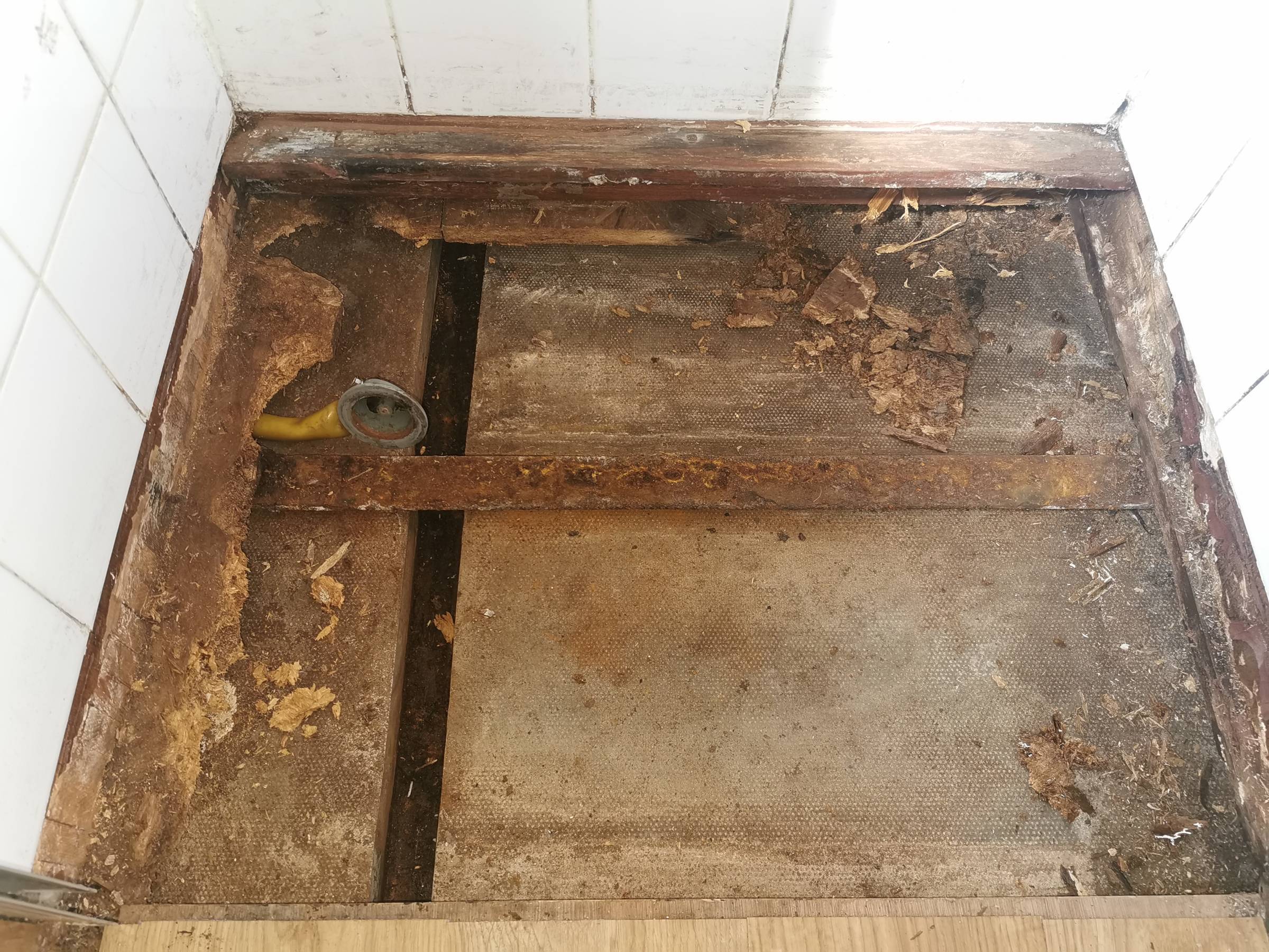 Leaky shower tray