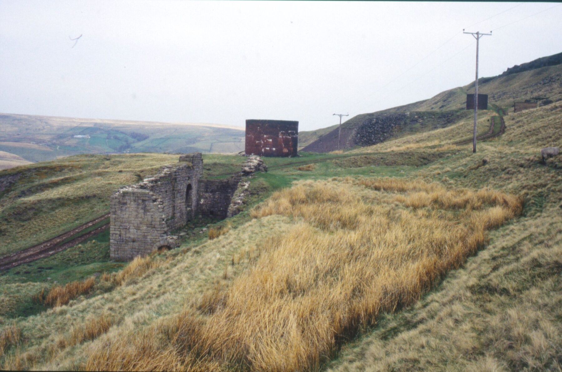 Stanedge engine house and air shaft.jpg